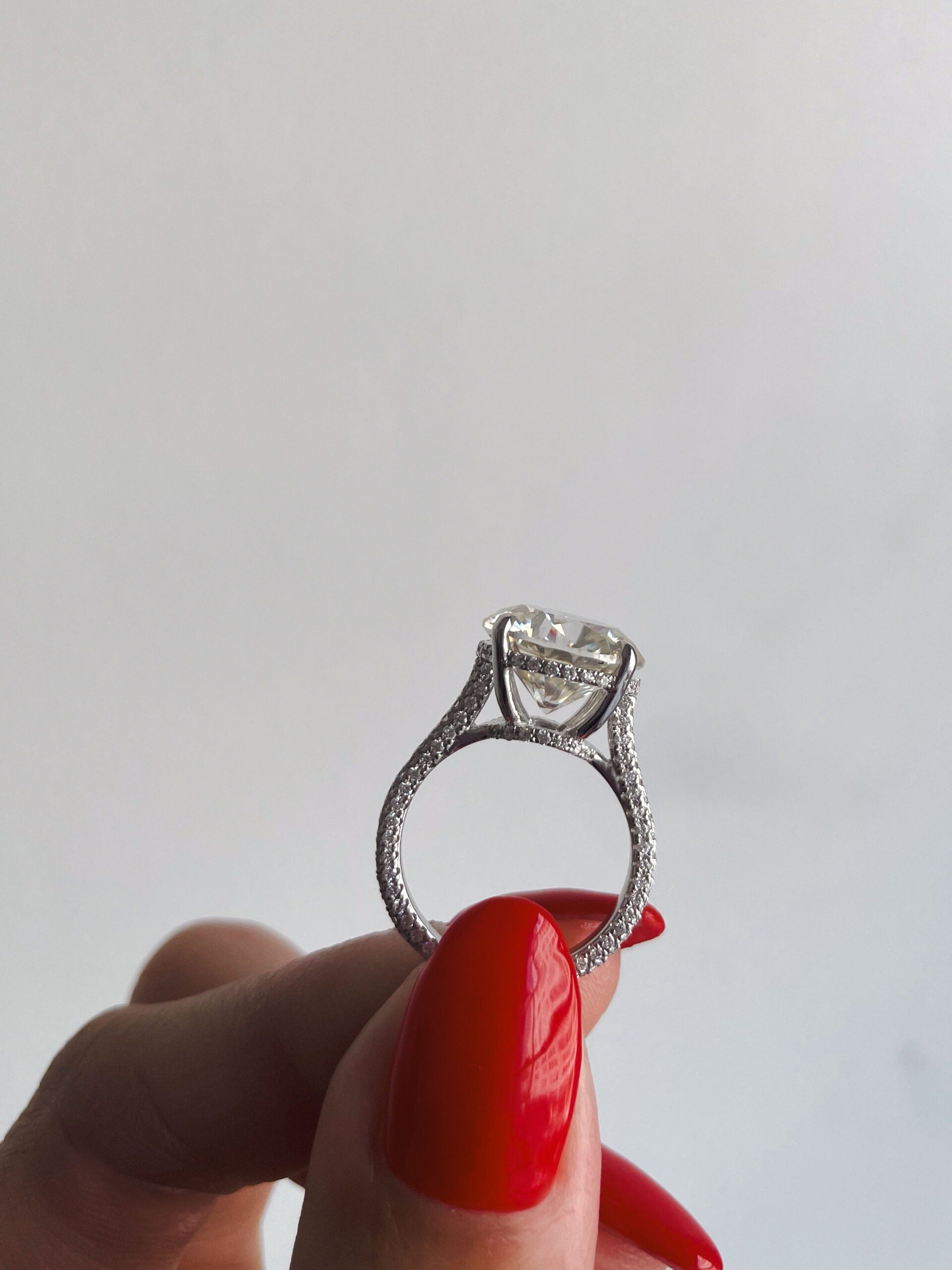The Petra Round Lab Grown Diamond Ring