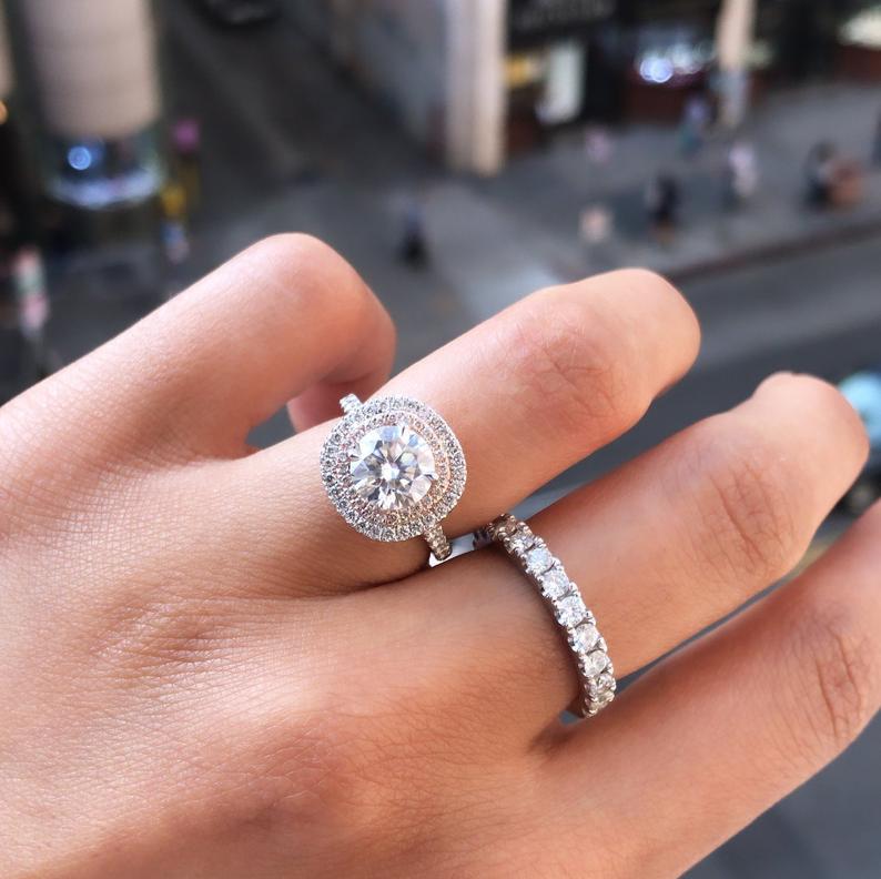 The Lysandra Round Cut Lab Grown Diamond Ring