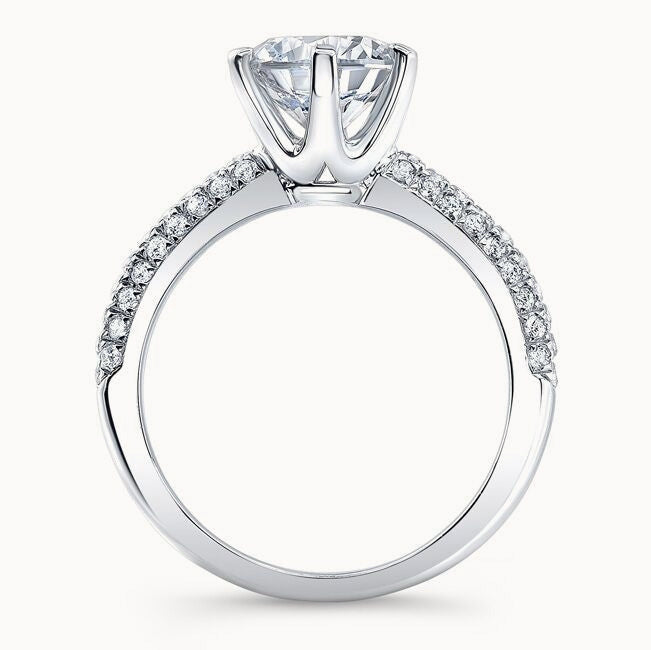 The Ophelia round Lab Grown Diamond Ring